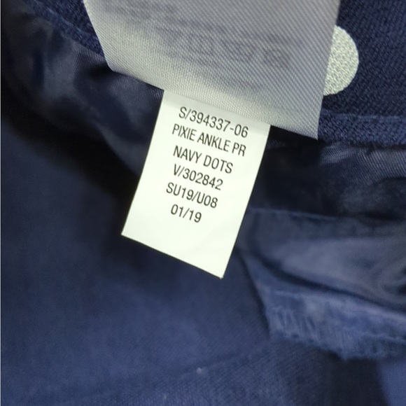 🎄 3/$35 👯‍♀️Host Pick⚡️Old Navy Pixie Ankle Pants - Picture 9 of 9